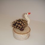 Birds made from pine cones: children&#39;s crafts made from natural materials